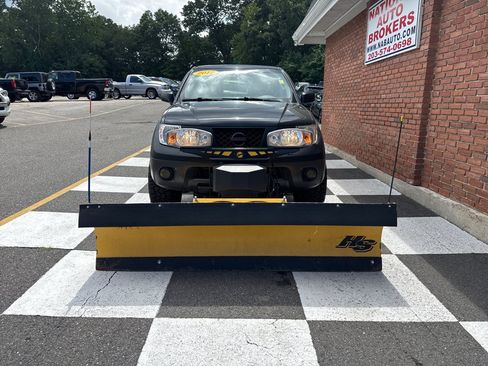 Used 2012 Nissan Frontier SV AWD/4WD image 6