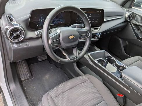 Used 2025 Chevrolet Equinox LT image 11