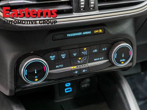 Used 2022 Ford Escape SE image 20