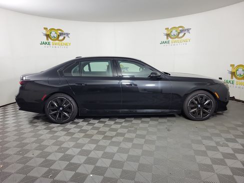 Certified 2024 BMW i7 xDrive60 w/ Executive Package AWD/4WD image 4