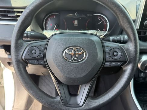Used 2025 Toyota RAV4 XLE AWD/4WD image 9