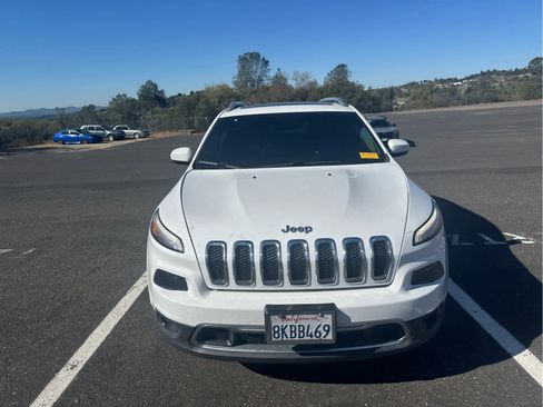 Used 2016 Jeep Cherokee Limited image 2