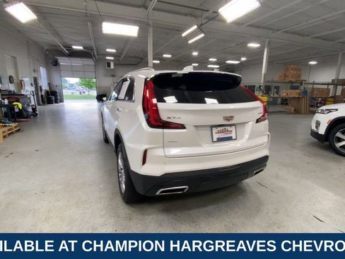 Used 2024 Cadillac XT4 Premium Luxury w/ Cold Weather Package AWD/4WD image 9