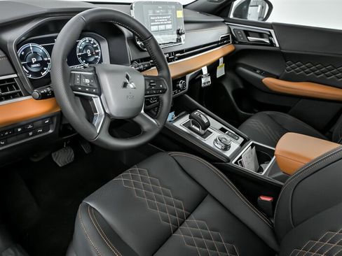 New 2025 Mitsubishi Outlander SEL image 13