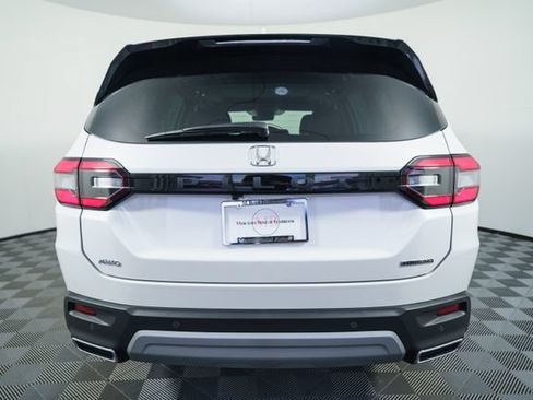 Used 2025 Honda Pilot Touring image 6