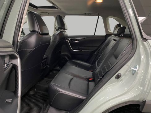 Used 2020 Toyota RAV4 XLE Premium image 28