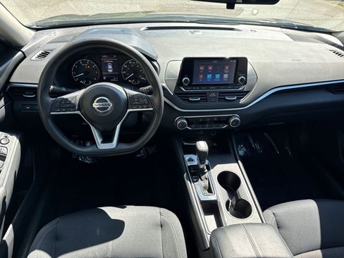 Used 2022 Nissan Altima 2.5 S FWD image 22