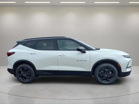 Used 2023 Chevrolet Blazer LT w/ Convenience Package AWD/4WD image 2