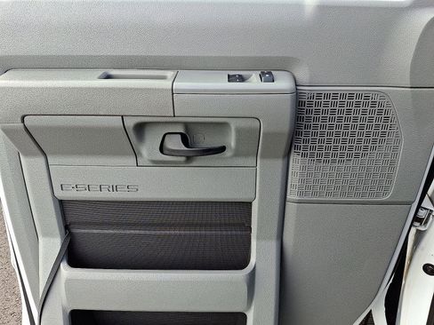 Used 2011 Ford E-350 and Econoline 350 XLT image 13
