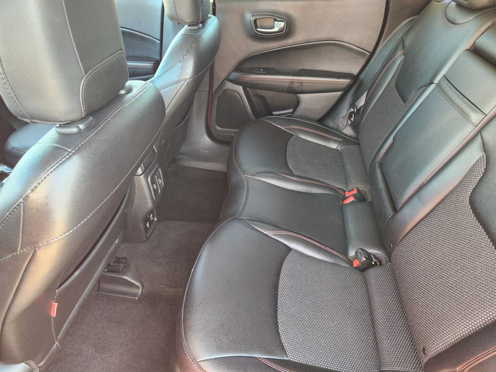 Used 2019 Jeep Compass Trailhawk w/ Cold Weather Group AWD/4WD image 28