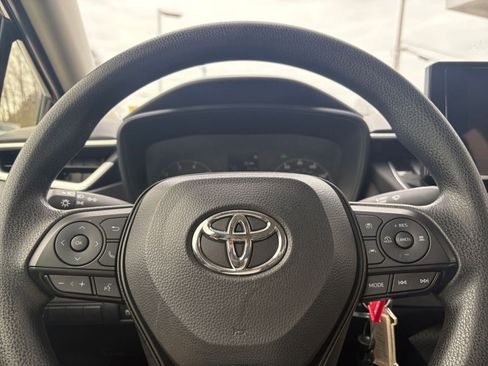 Used 2025 Toyota Corolla LE image 23