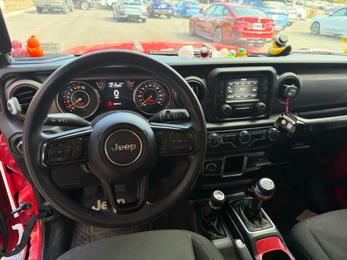 Used 2019 Jeep Wrangler Sport AWD/4WD image 5