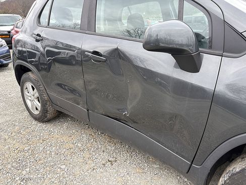 Used 2019 Chevrolet Trax LS image 2