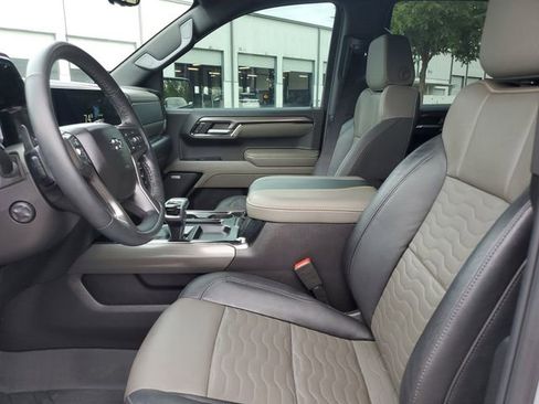 Used 2024 Chevrolet Silverado 1500 ZR2 w/ Technology Package AWD/4WD image 19