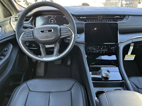 New 2025 Jeep Grand Cherokee Limited w/ Luxury Tech Group II image 12