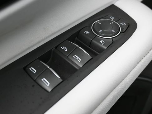 New 2025 Chevrolet Suburban Premier image 14