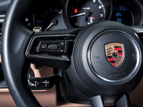 Certified 2025 Porsche Macan image 20