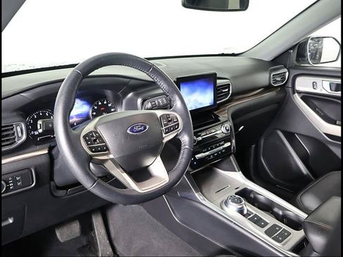 Used 2022 Ford Explorer Limited w/ Equipment Group 301A RWD image 6