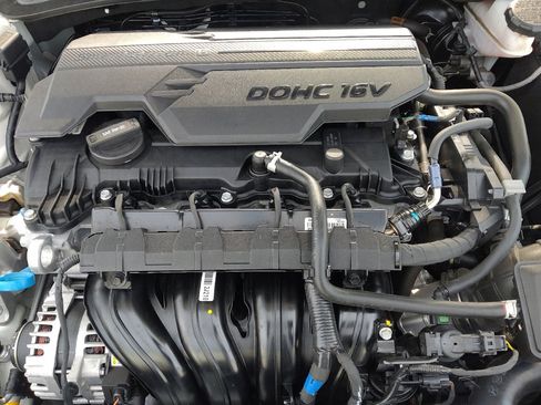 Used 2025 Hyundai Elantra SE FWD image 30