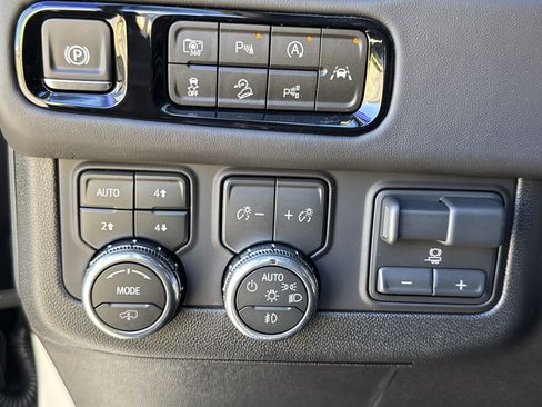 New 2026 GMC Yukon XL AT4 Ultimate image 18