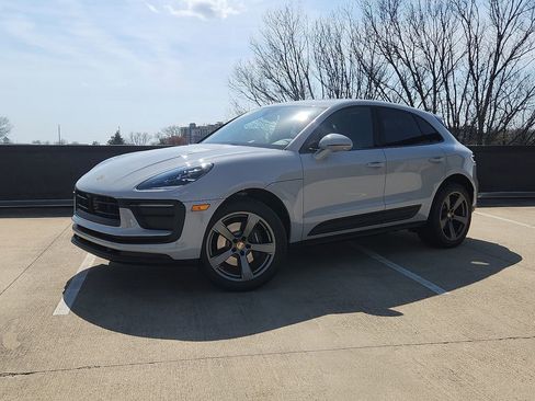 New 2026 Porsche Macan image 1