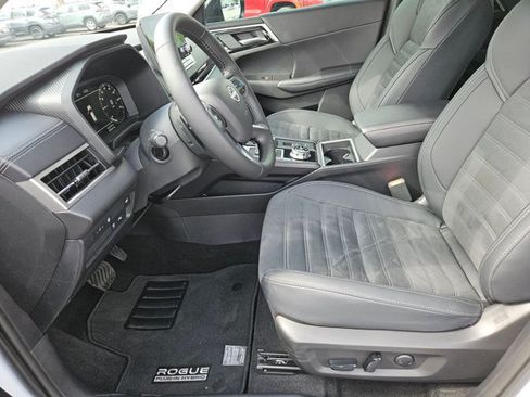 Used 2026 Nissan Rogue SL w/ Family Package AWD/4WD image 14