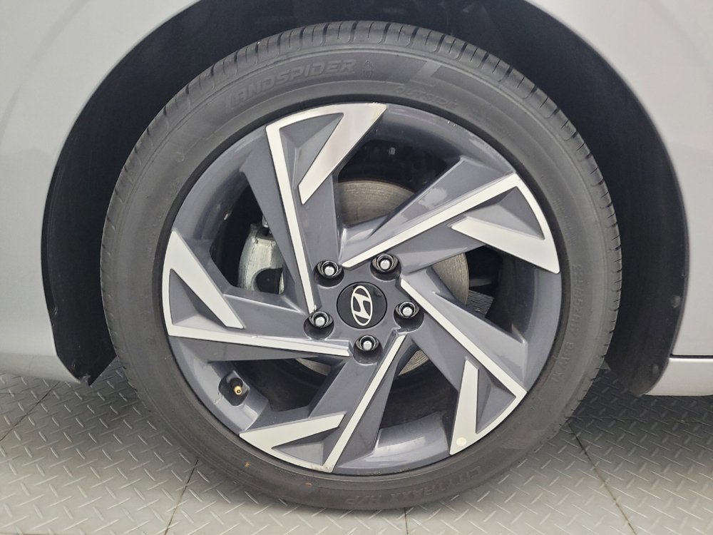 Used 2025 Hyundai Elantra Sport FWD image 31