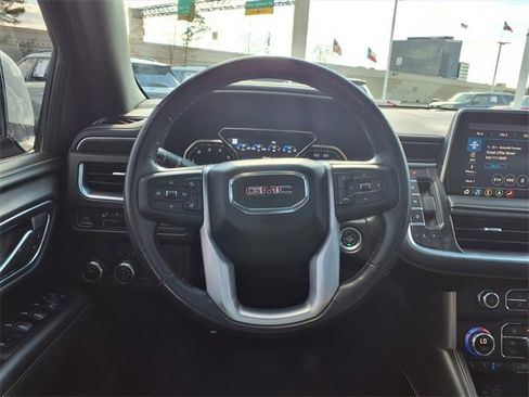 Used 2021 GMC Yukon XL SLT w/ SLT Premium Package image 13