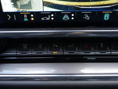 Used 2024 Chevrolet Silverado 2500 High Country w/ High Country Premium Package image 18