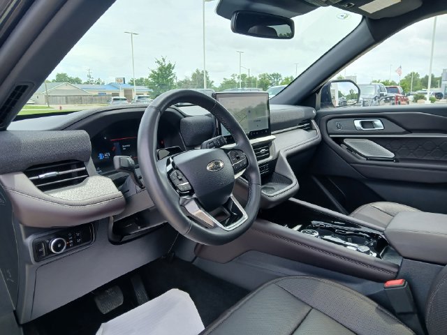 Used 2025 Ford Explorer Platinum w/ LUX Leather Package AWD/4WD image 9
