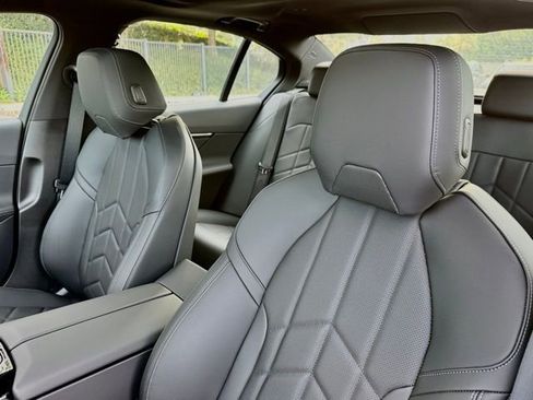 New 2026 BMW i5 eDrive40 w/ Premium Package RWD image 19