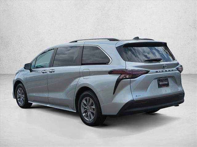 Used 2025 Toyota Sienna XLE FWD image 8