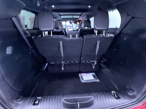 Used 2025 Chrysler Pacifica Limited image 42