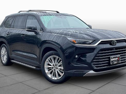 Used 2025 Toyota Grand Highlander AWD image 3