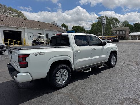 Used 2022 Nissan Frontier SV AWD/4WD image 6