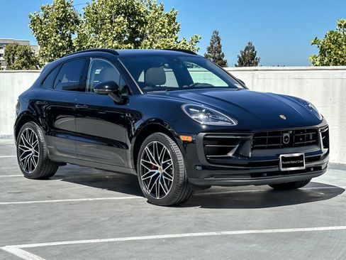 Certified 2024 Porsche Macan S AWD/4WD image 11