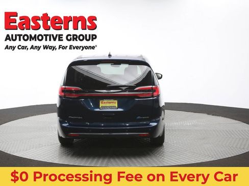 Used 2023 Chrysler Pacifica Touring-L FWD image 40