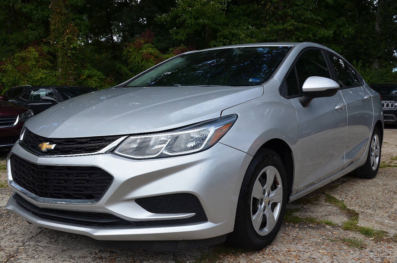 Used 2018 Chevrolet Cruze LS FWD image 2