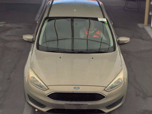 Used 2015 Ford Focus SE FWD image 2