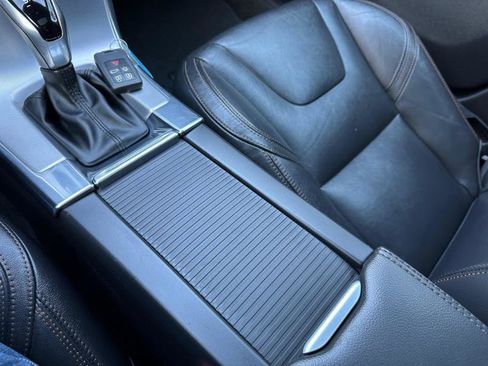 Used 2017 Volvo XC60 T6 Dynamic w/ Preferred Option Package image 35