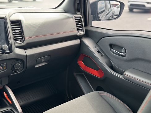 Used 2024 Nissan Frontier PRO-4X w/ Pro Convenience Package image 16