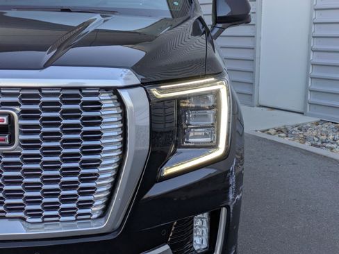 Used 2021 GMC Yukon Denali w/ Denali Premium Package image 9