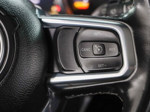 Used 2022 Jeep Wrangler Unlimited Sahara AWD/4WD image 15