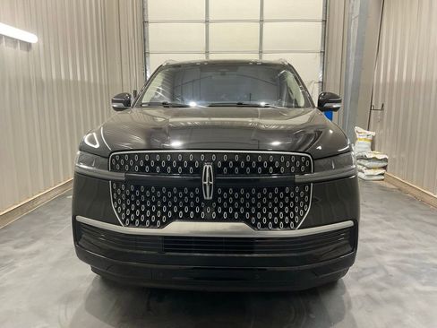 Used 2025 Lincoln Navigator L Reserve image 2