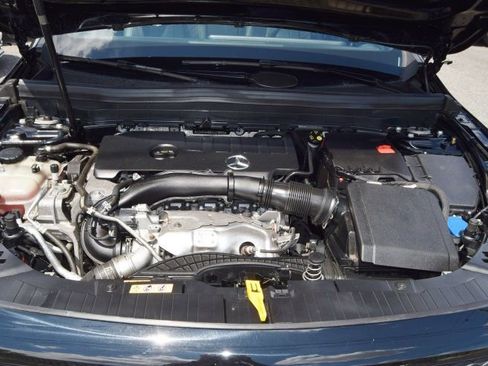 Used 2022 Mercedes-Benz GLB 250 4MATIC w/ Premium Package Lite image 38