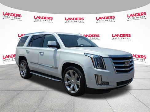 Used 2020 Cadillac Escalade Luxury RWD image 1