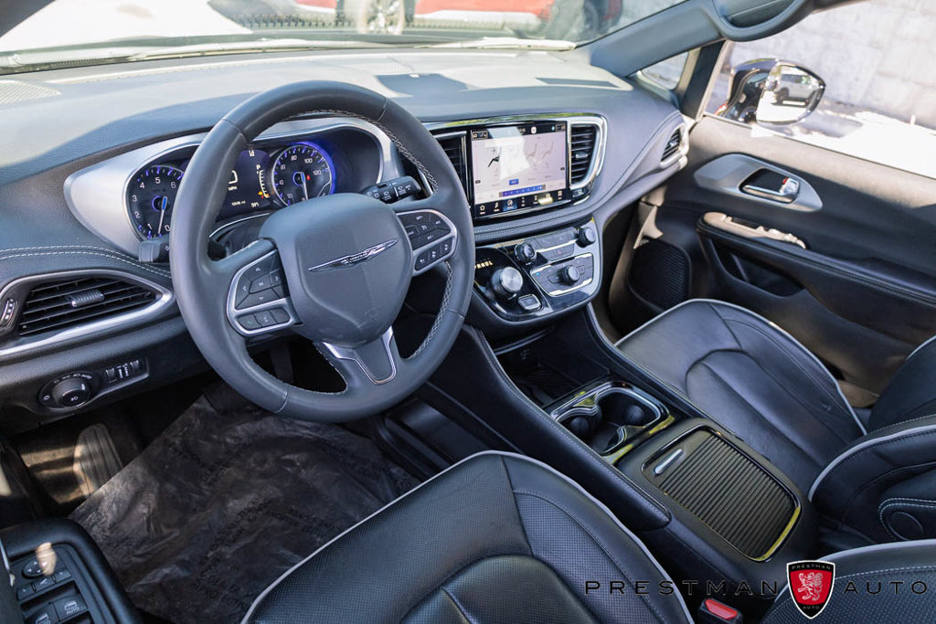 Used 2026 Chrysler Pacifica Limited FWD image 24