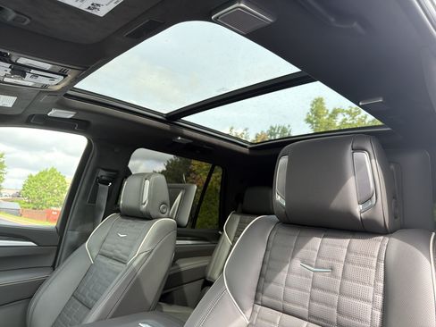 Used 2026 Cadillac Escalade V AWD/4WD image 8