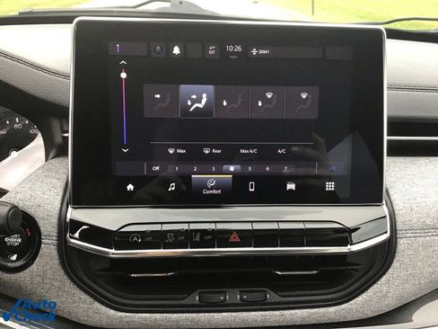 Used 2022 Jeep Compass Latitude image 40