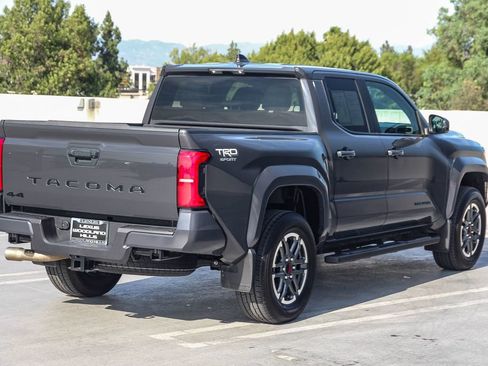 Used 2025 Toyota Tacoma TRD Sport AWD/4WD image 4
